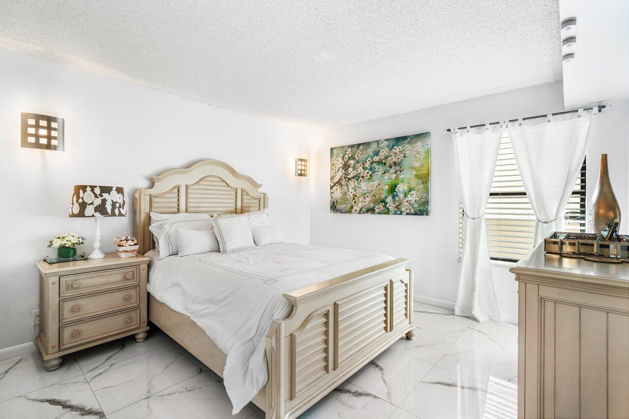 5850 Camino Del Sol 201