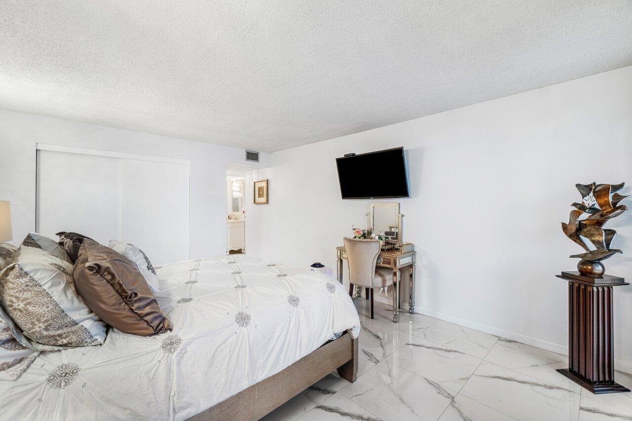 5850 Camino Del Sol 201
