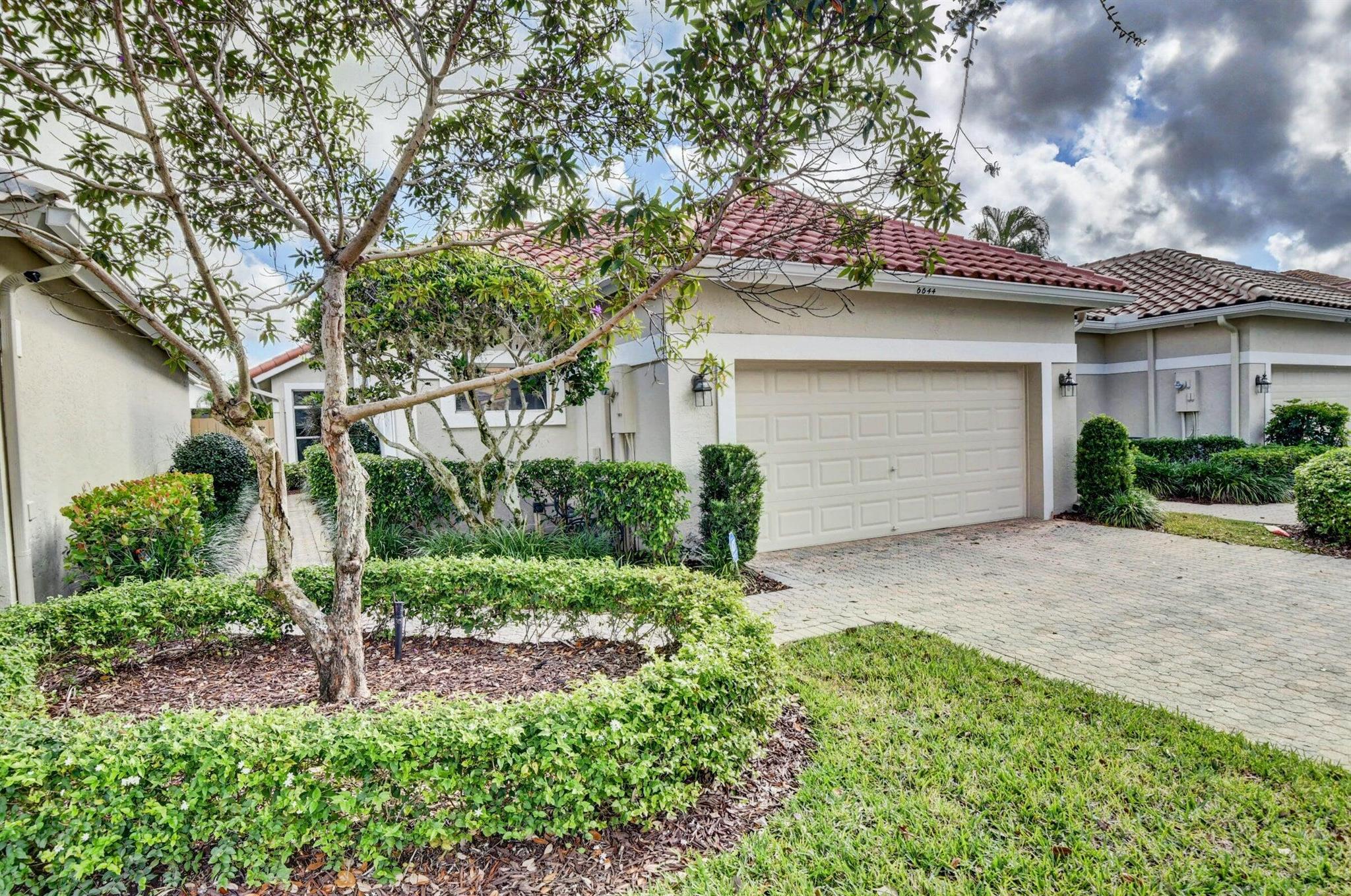 6644 NW 25th Way