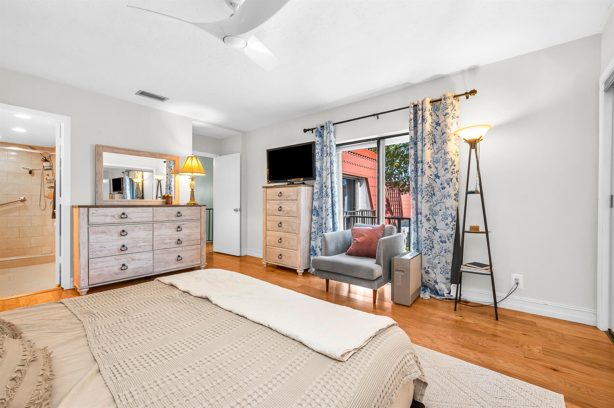 1422 Oxford Lane 14d