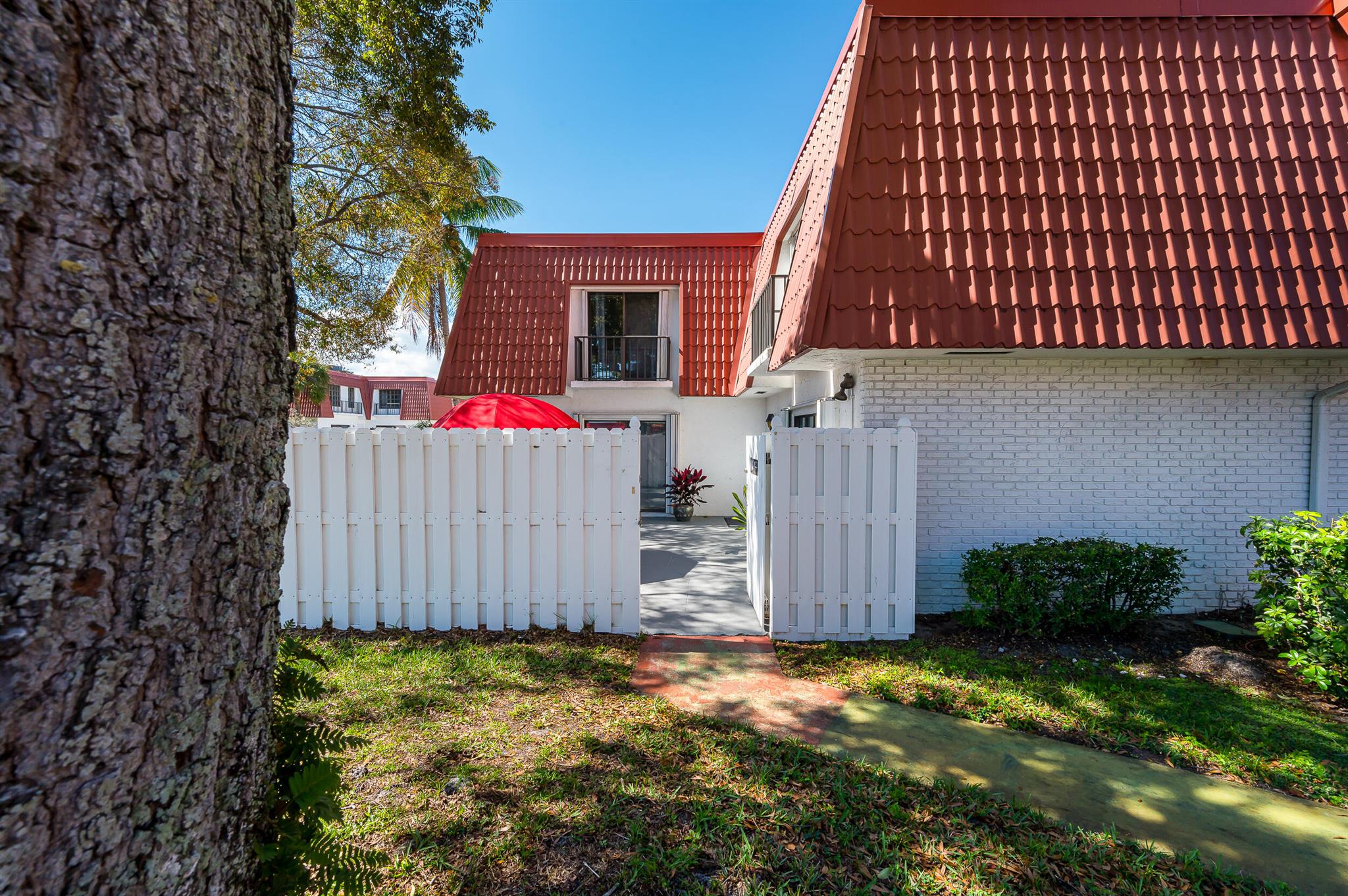 1422 Oxford Lane 14d