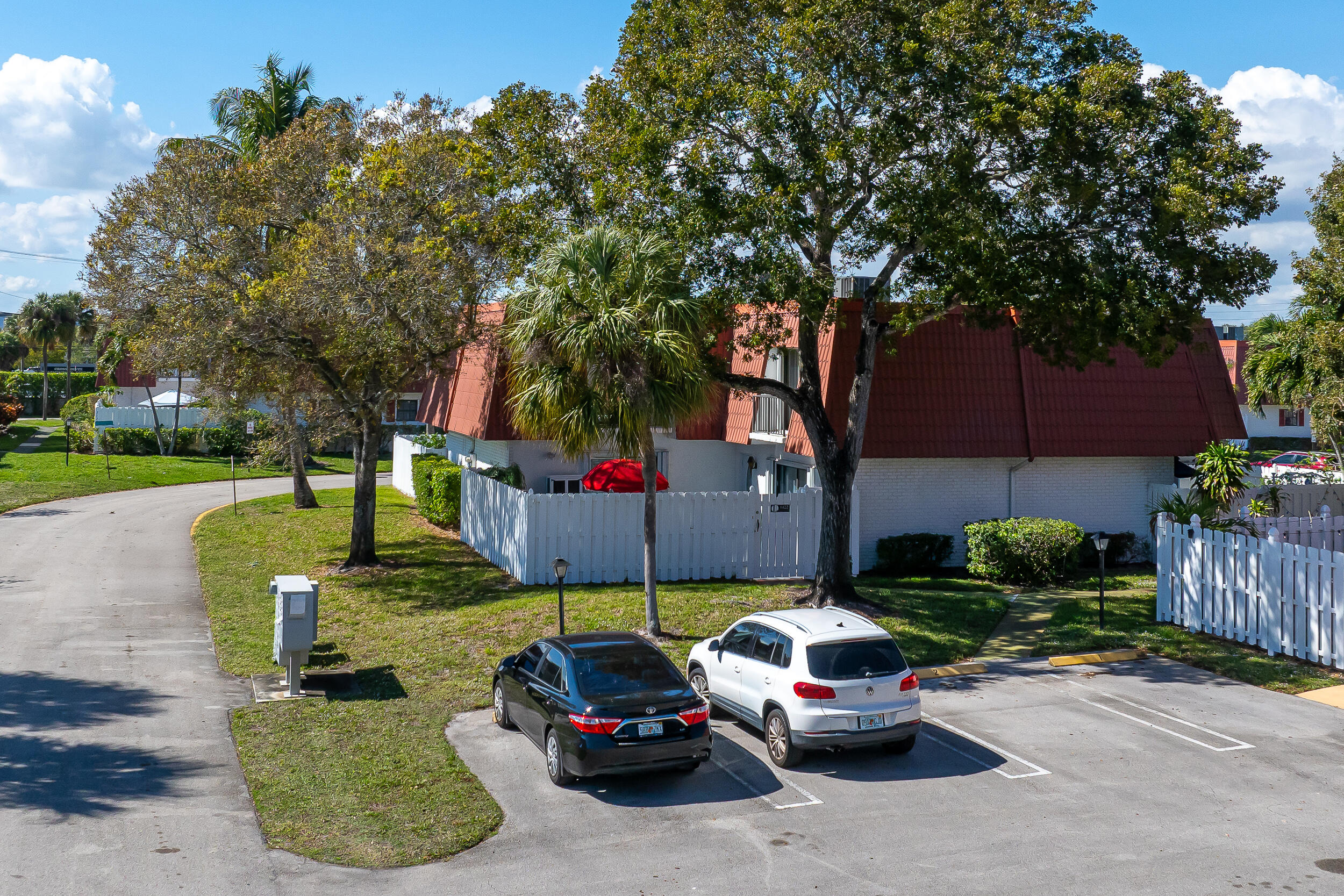 1422 Oxford Lane 14d