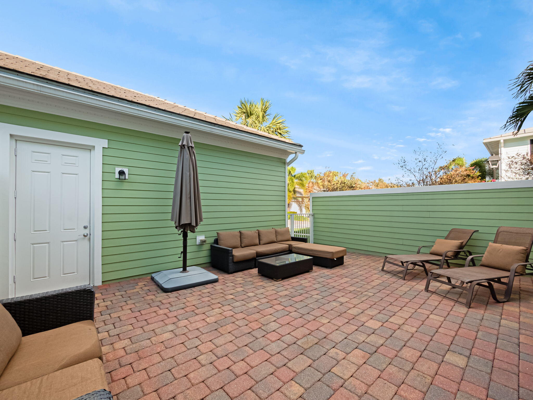 1233 Dakota Drive
