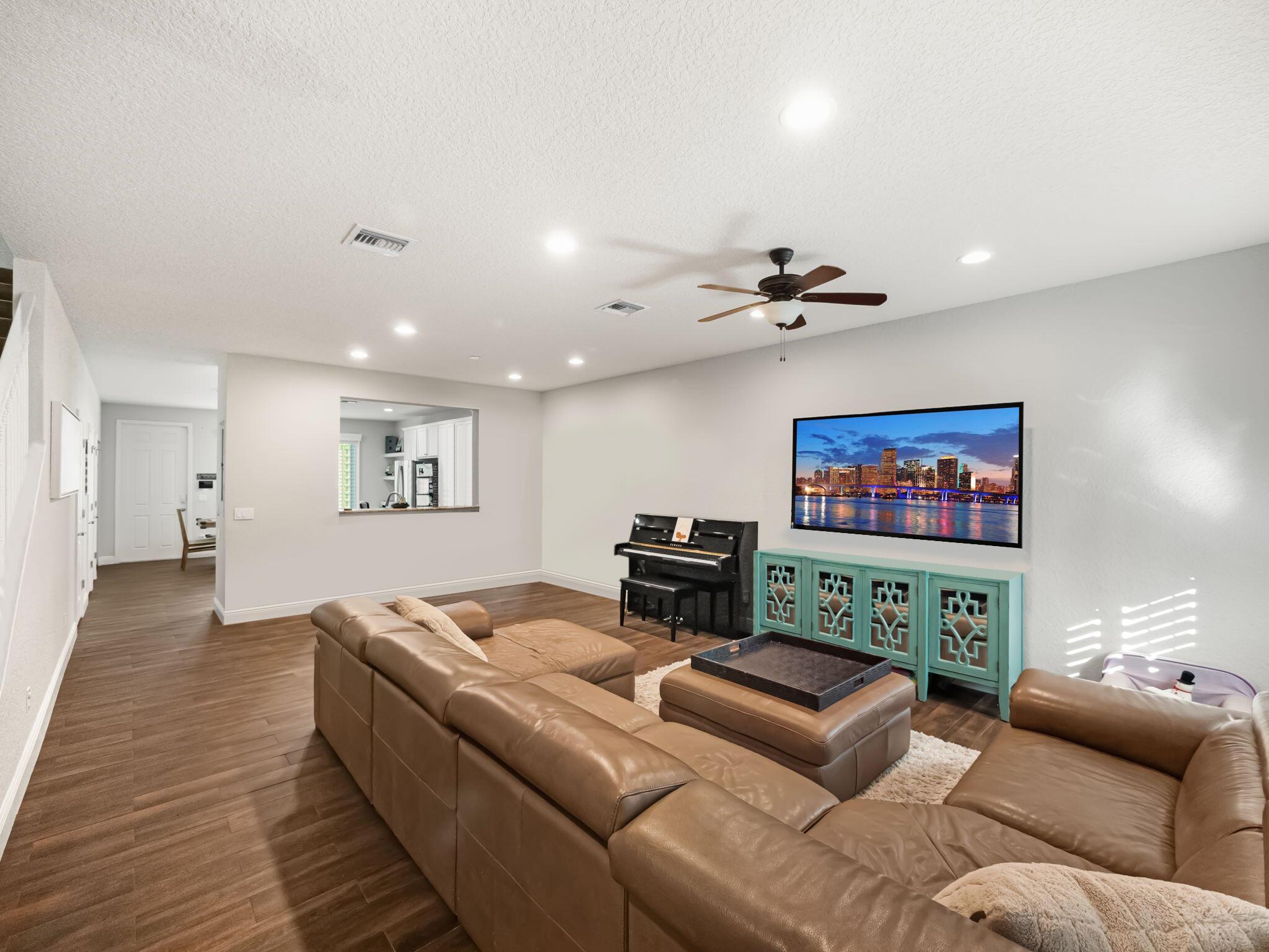 1233 Dakota Drive