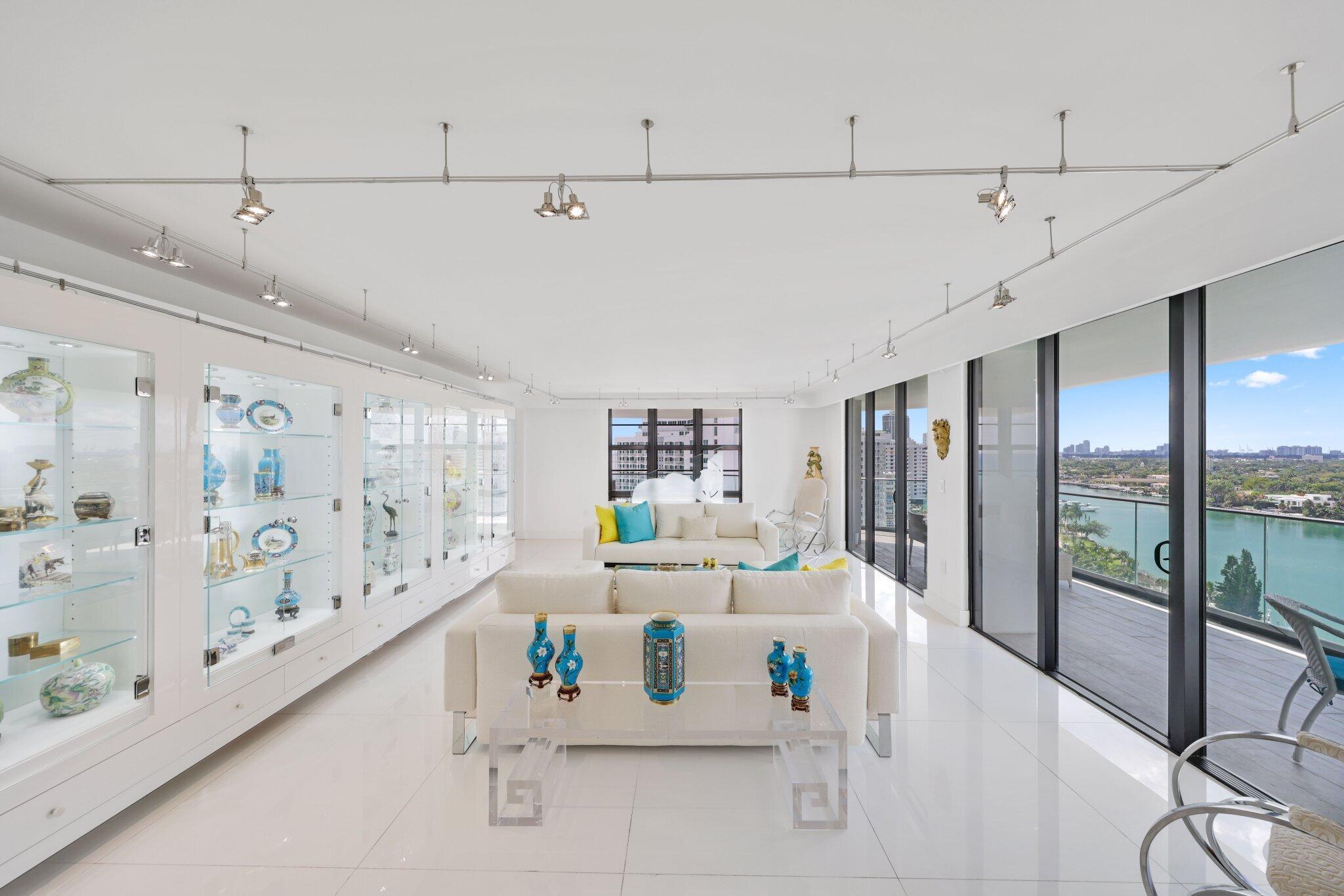 5500 Collins Avenue 1704