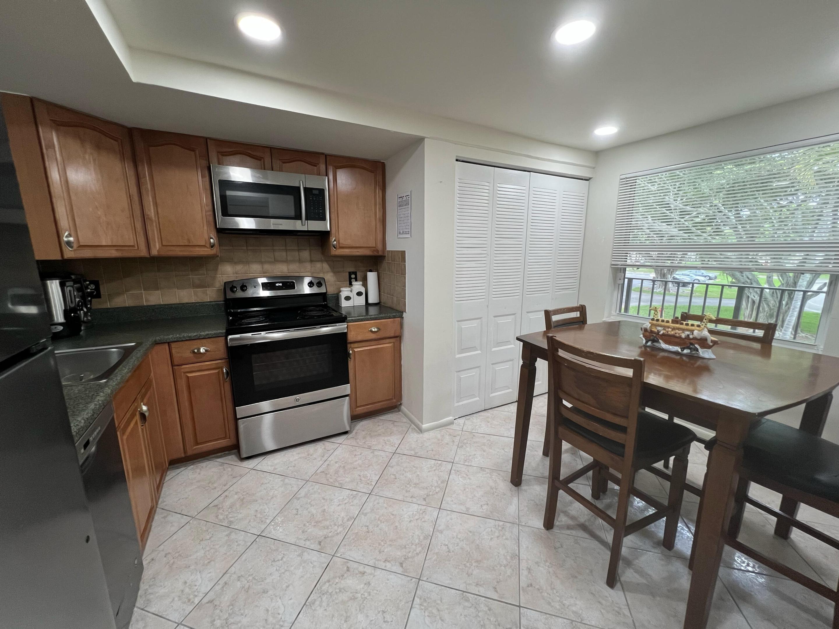 24 Abbey Lane, 207, Delray Beach Unit: 207