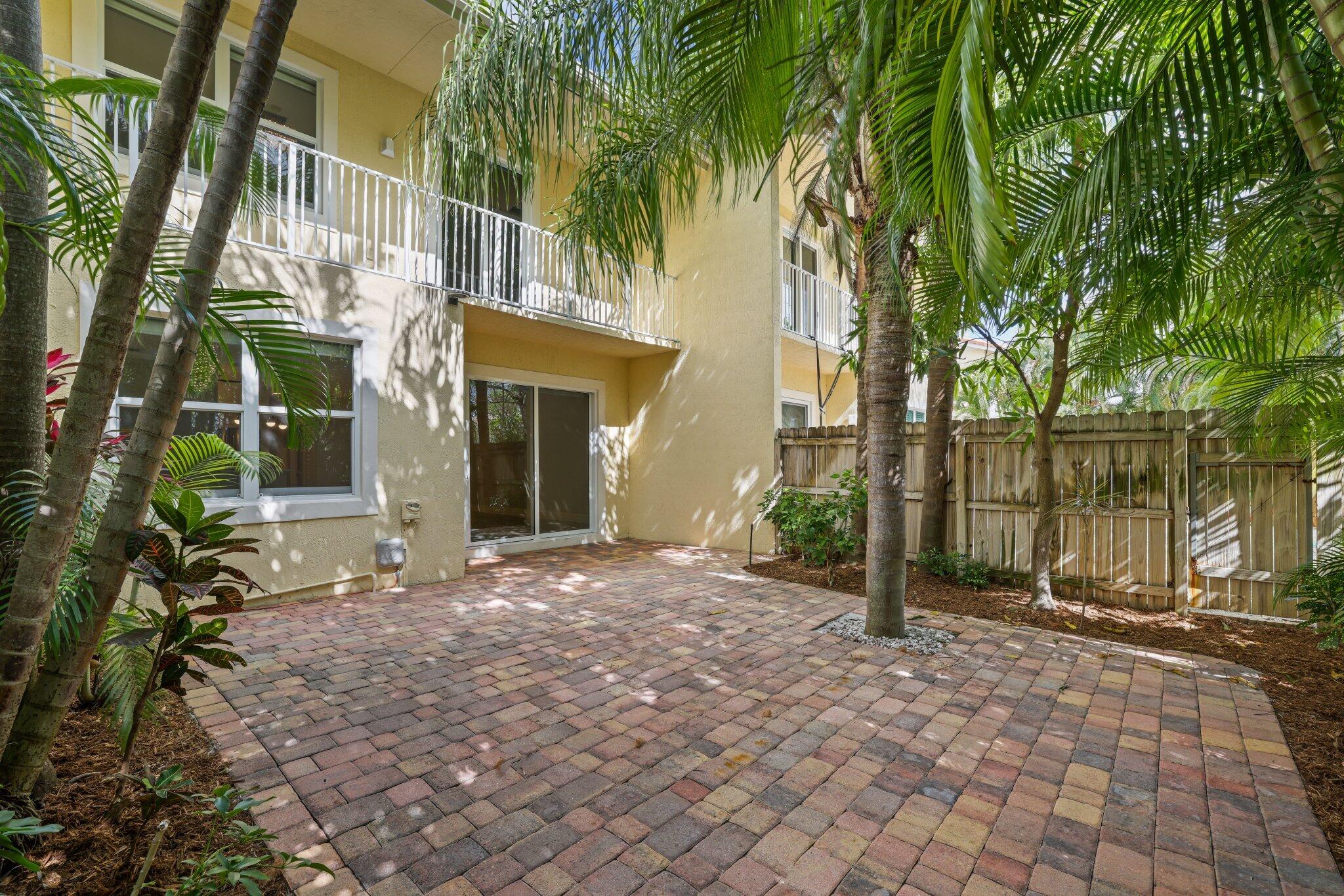 4220 NE 5th Avenue 4220