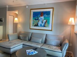 225 NE 1st Street 211