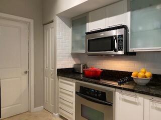 225 NE 1st Street 211