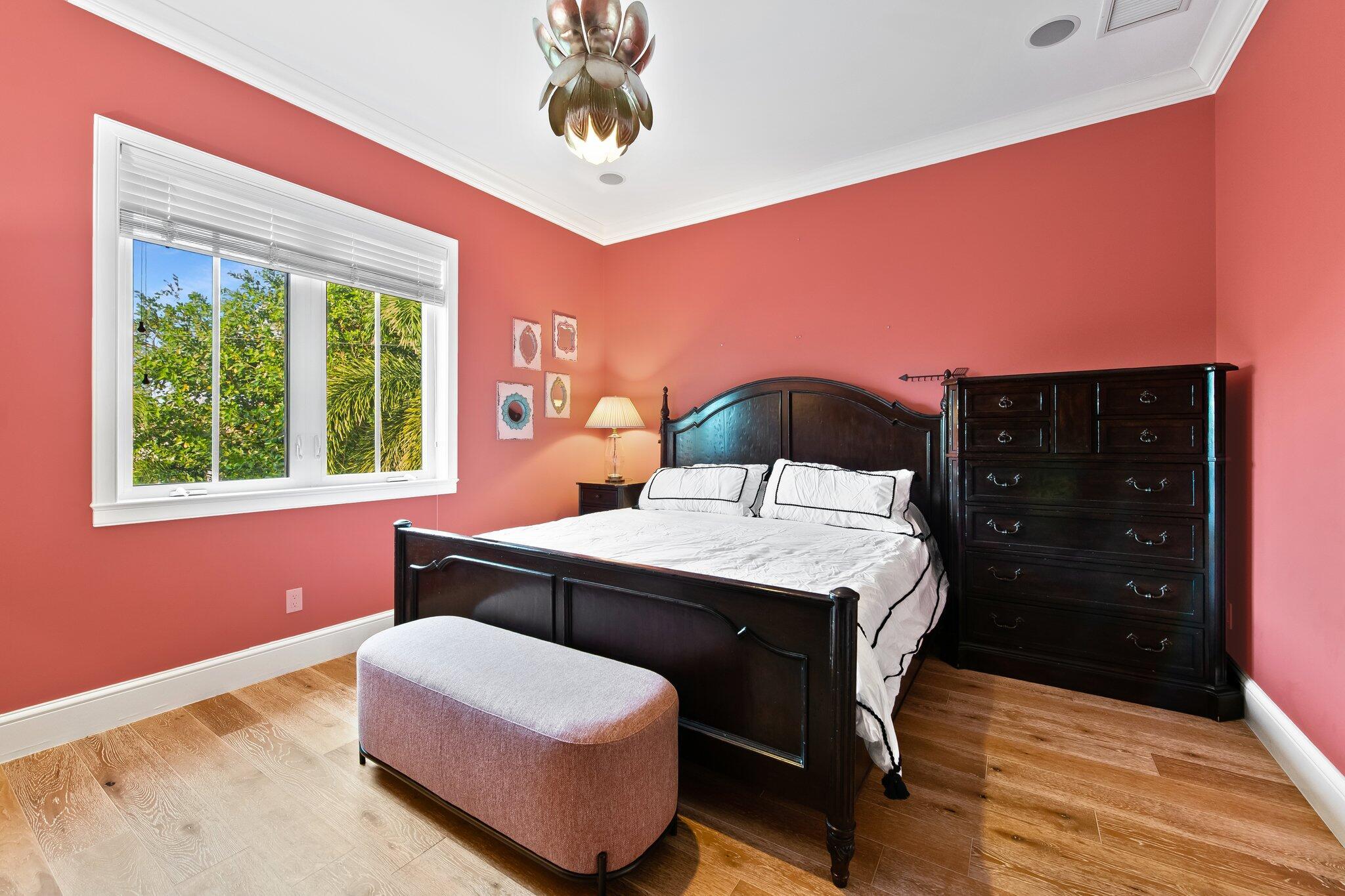 475 NE 4th Street
