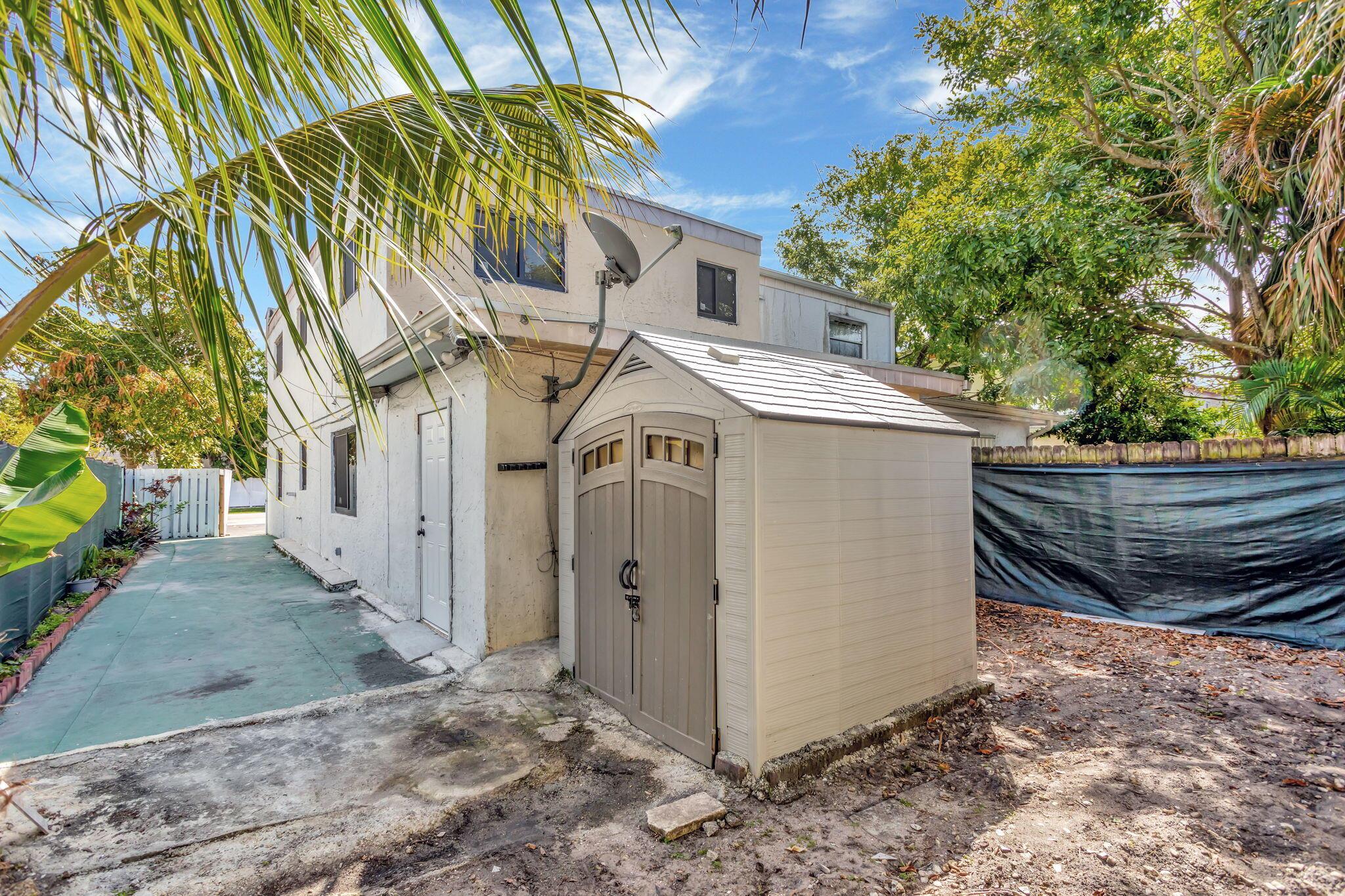 880 SW 80 Avenue B