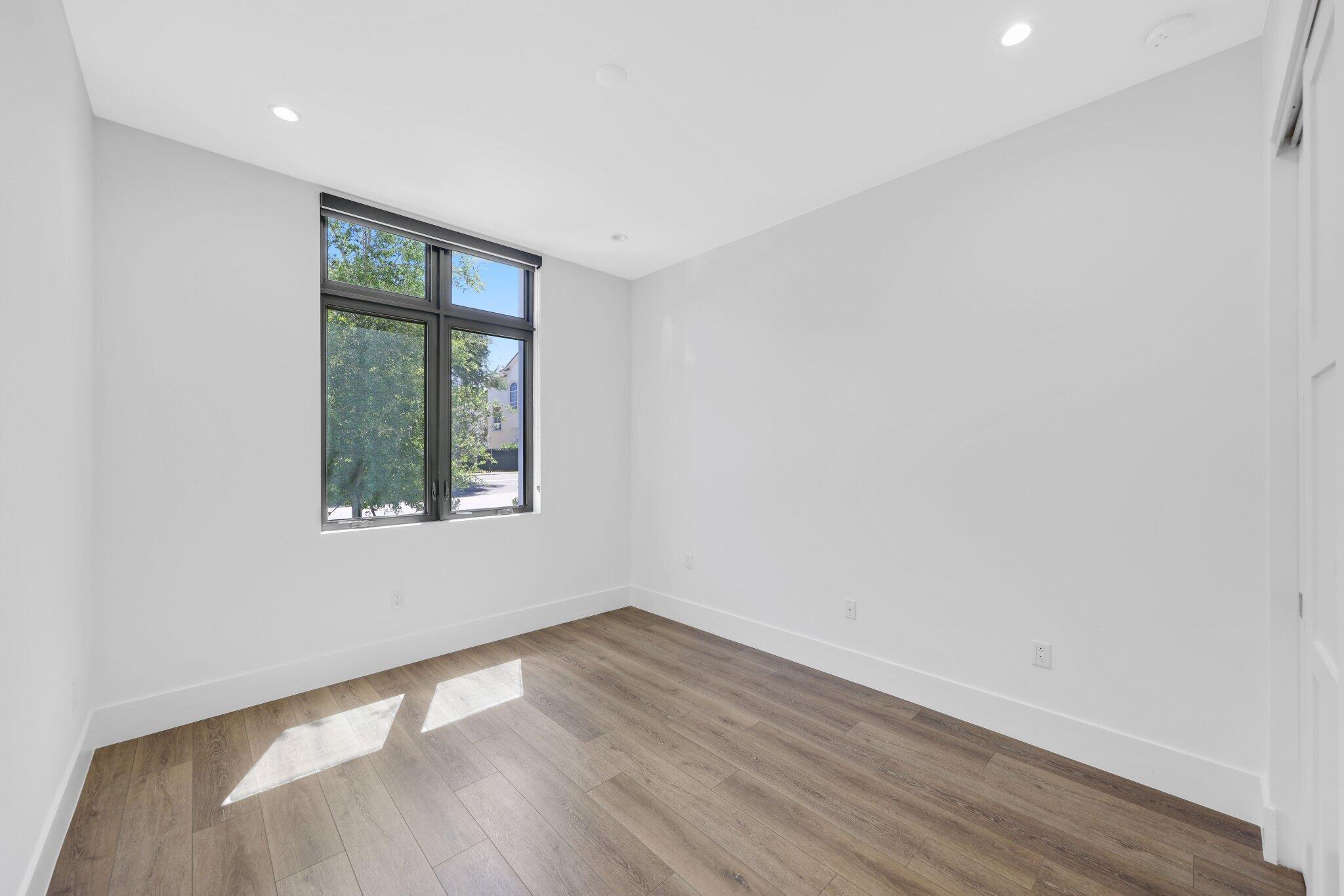 655 Kingsbridge Street