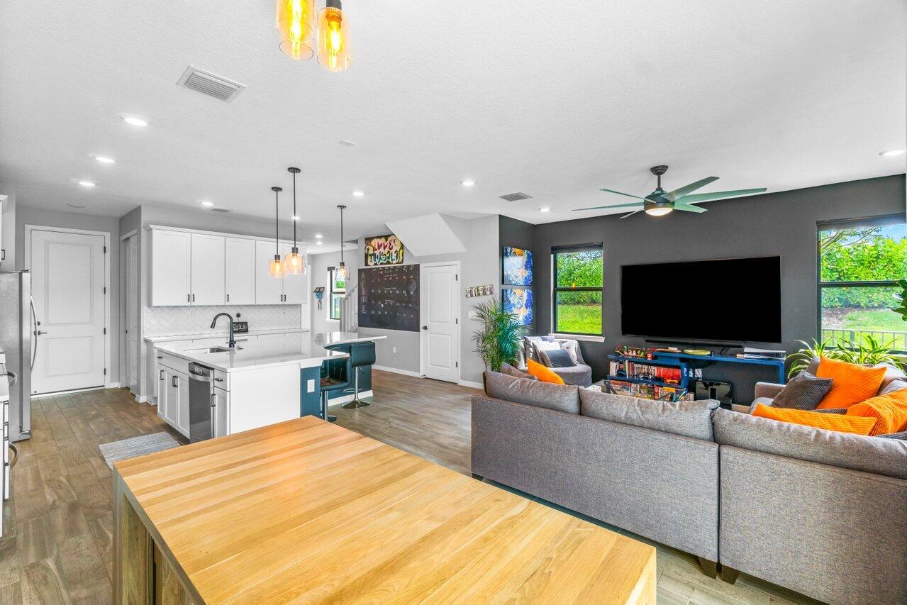 2100 Appleton Circle S