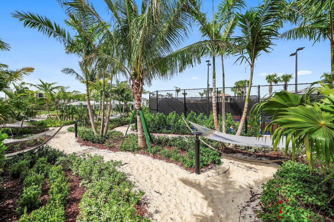 2100 Appleton Circle S