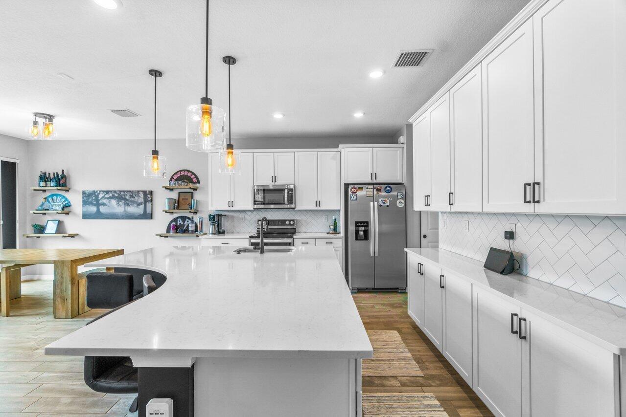 2100 Appleton Circle S