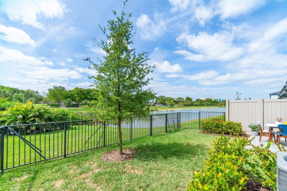 2100 Appleton Circle S