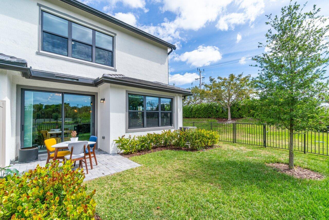 2100 Appleton Circle S