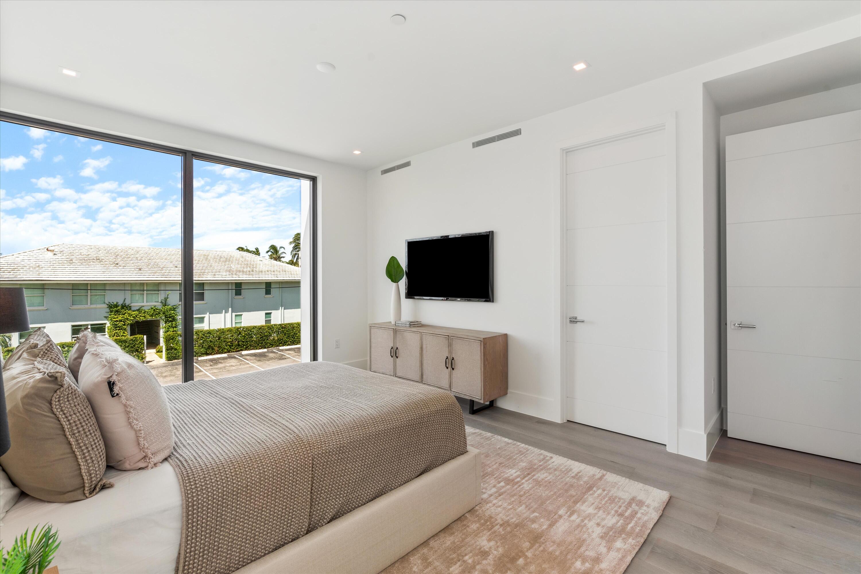 1068 Del Harbour Drive