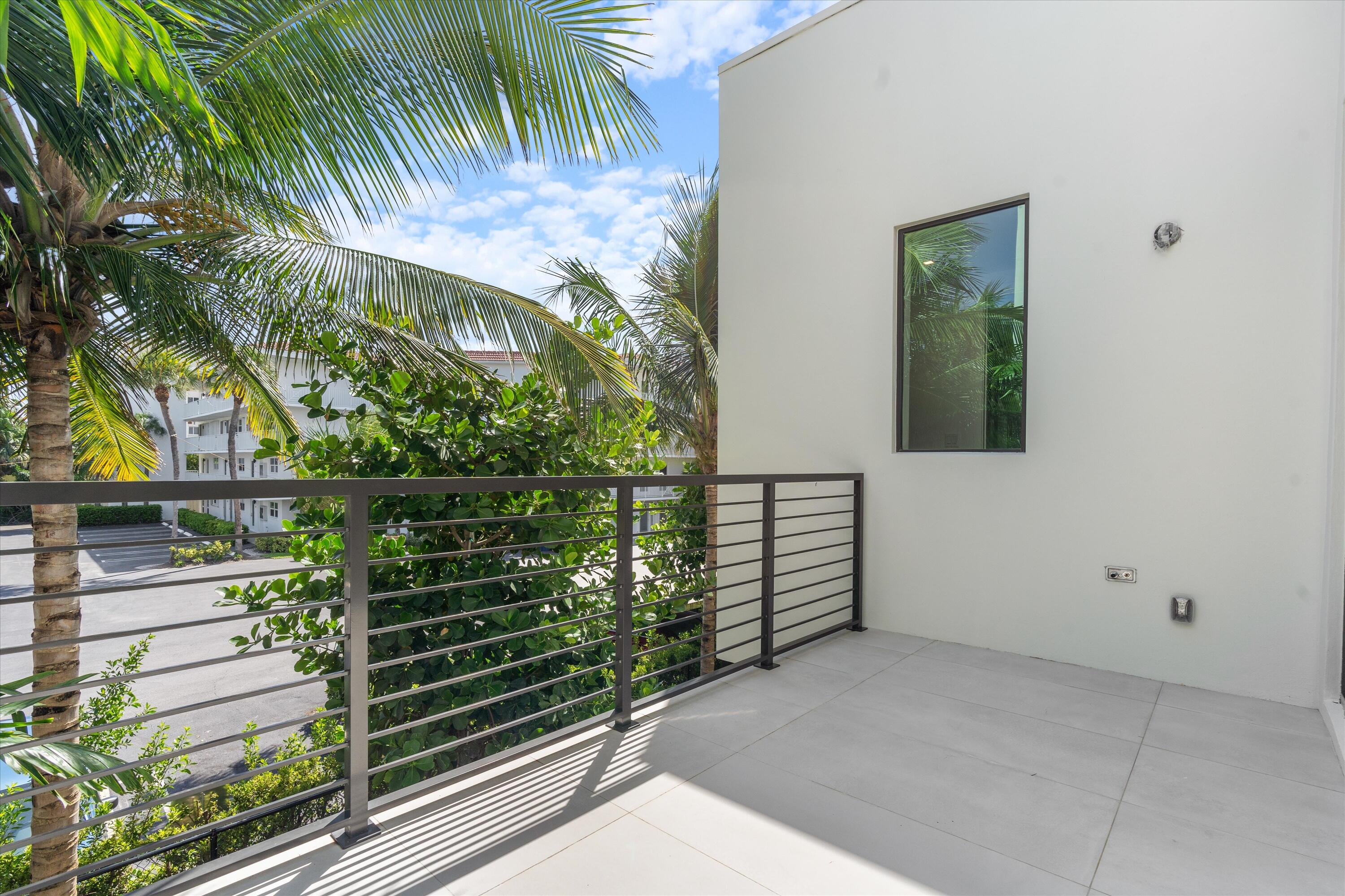 1068 Del Harbour Drive