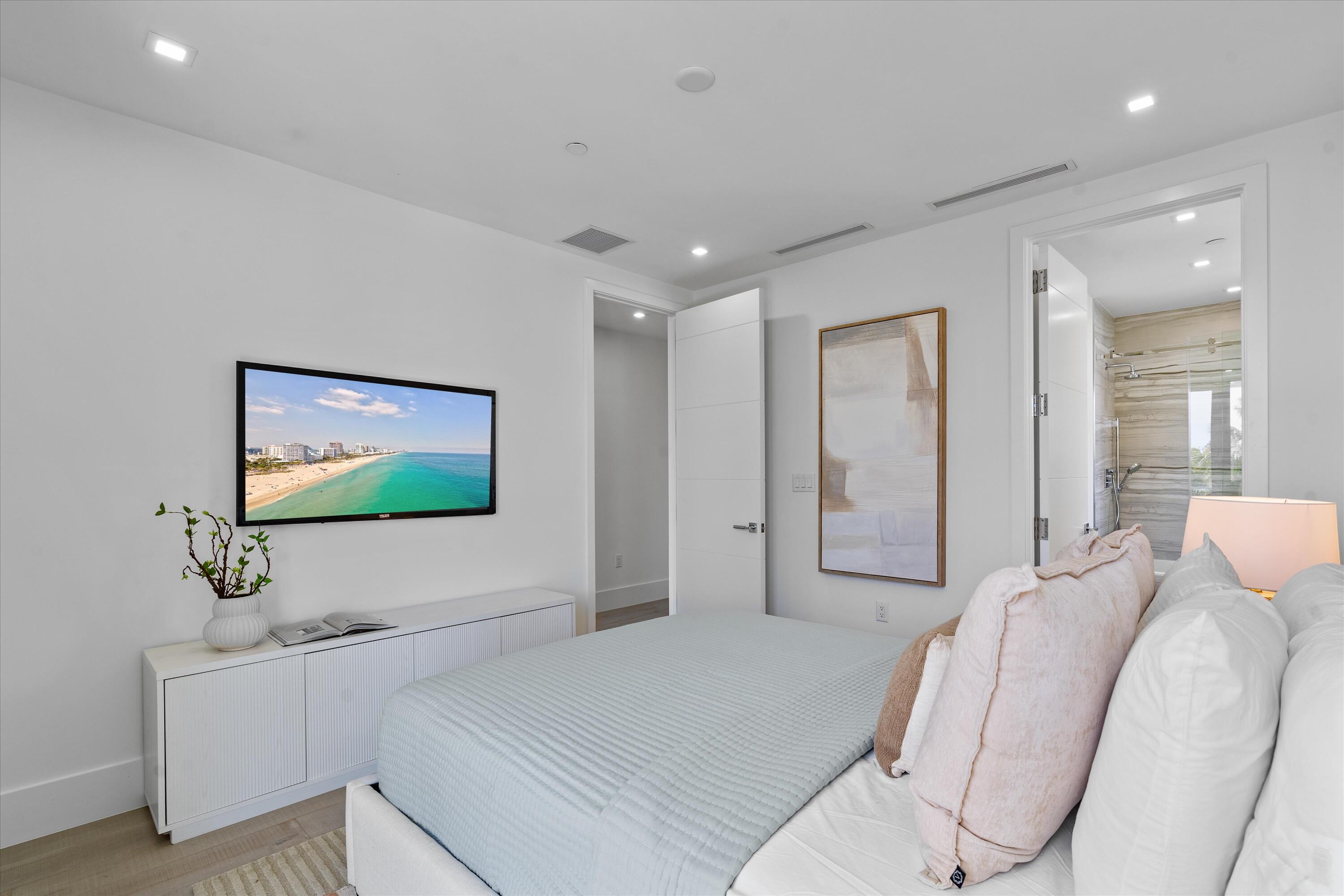 1070 Del Harbour Drive