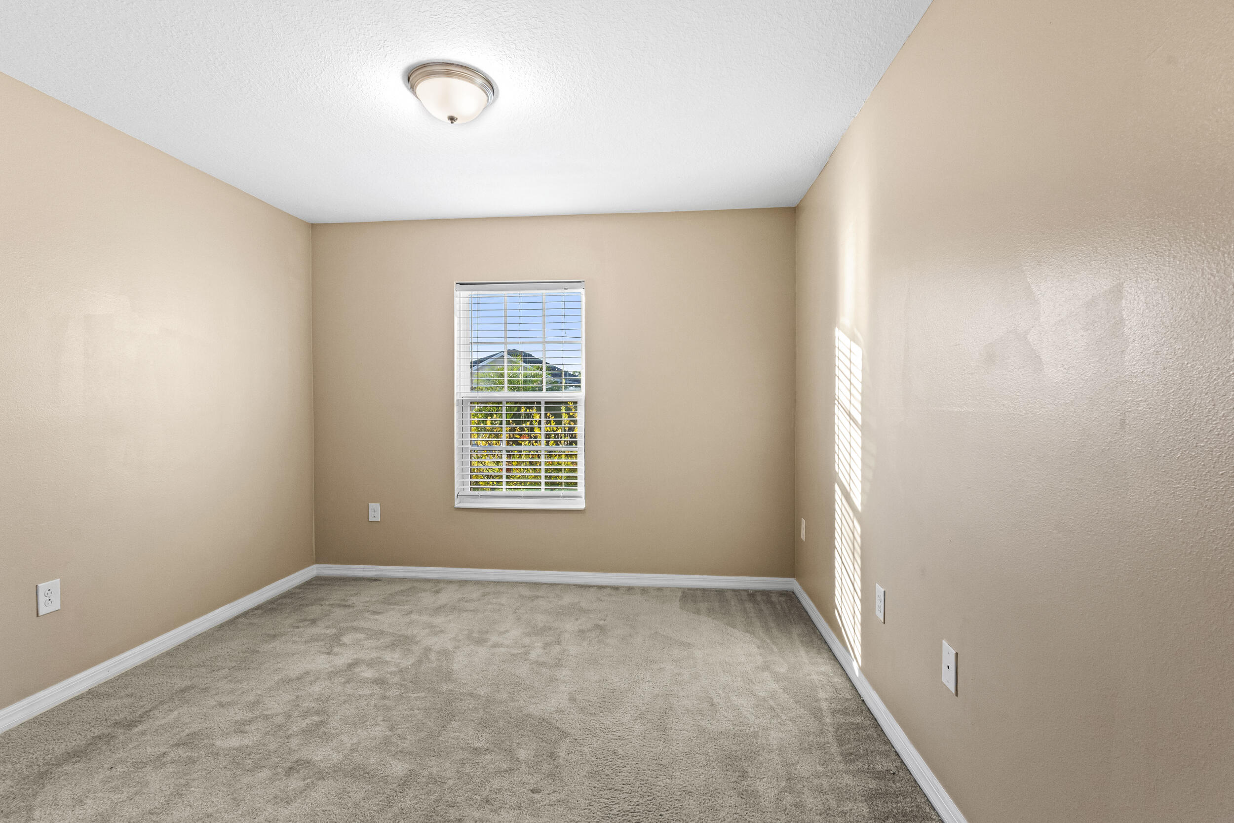 5475 NW Pine Trail Circle