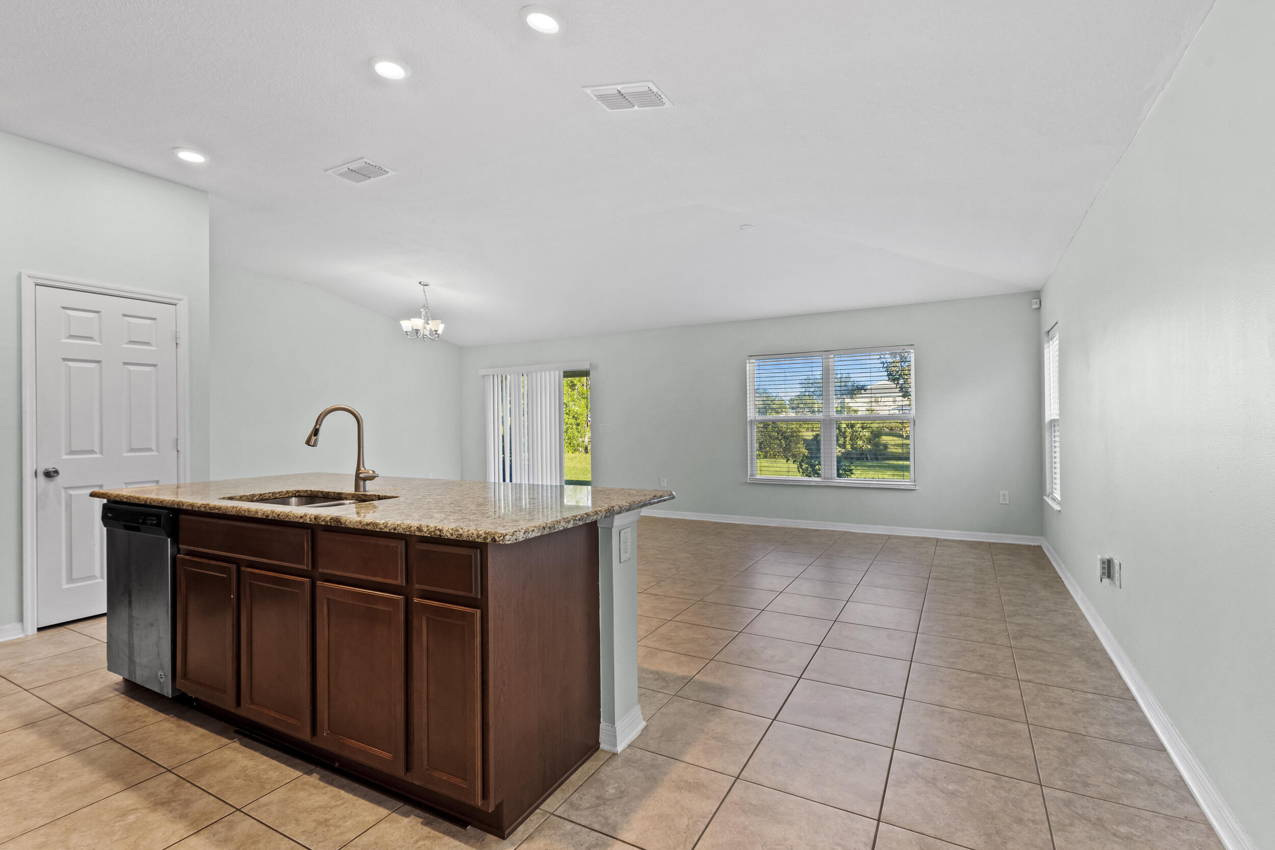 5475 NW Pine Trail Circle