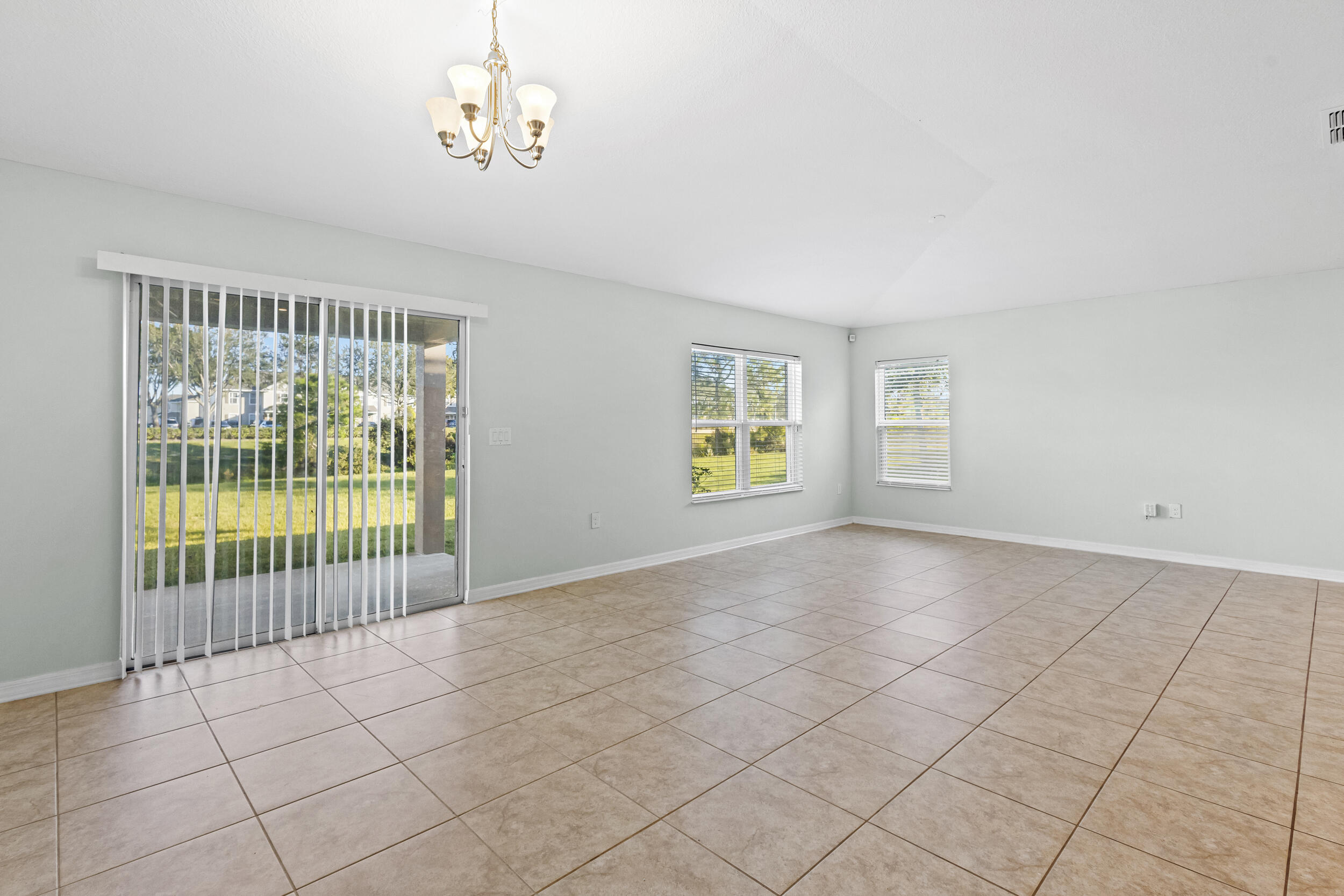 5475 NW Pine Trail Circle