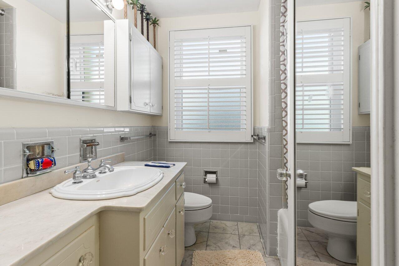 100 N Ocean Boulevard 104