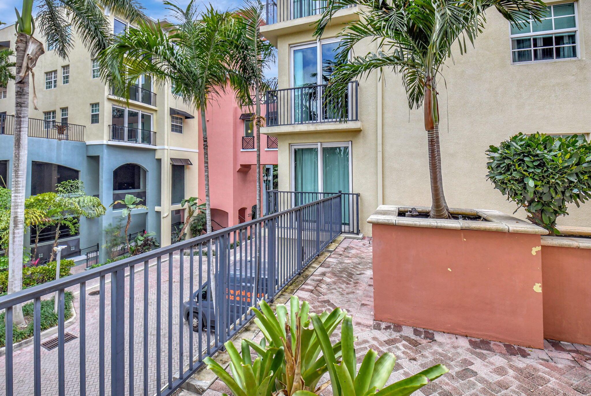 225 NE 1st Street 214