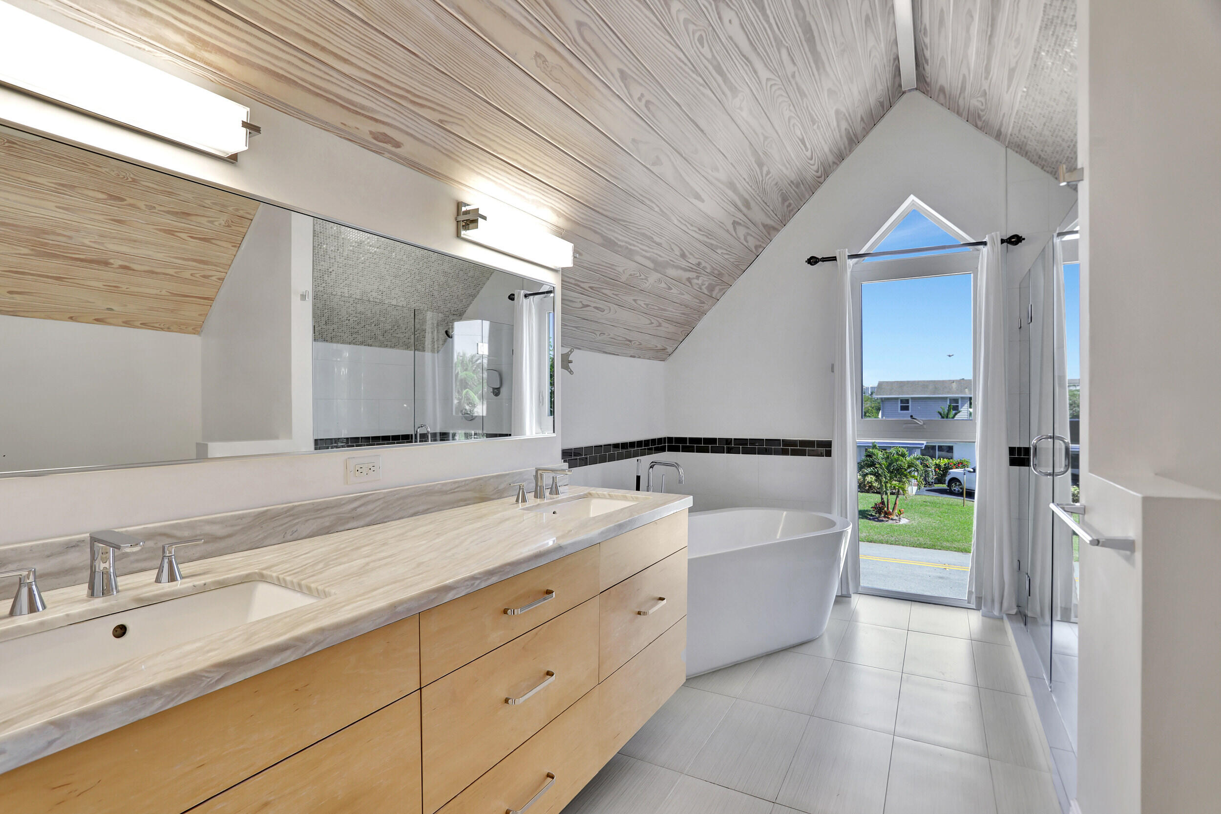 810 NE 4th Street, Deerfield Beach