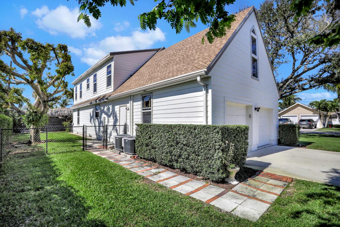 810 NE 4th Street, Deerfield Beach