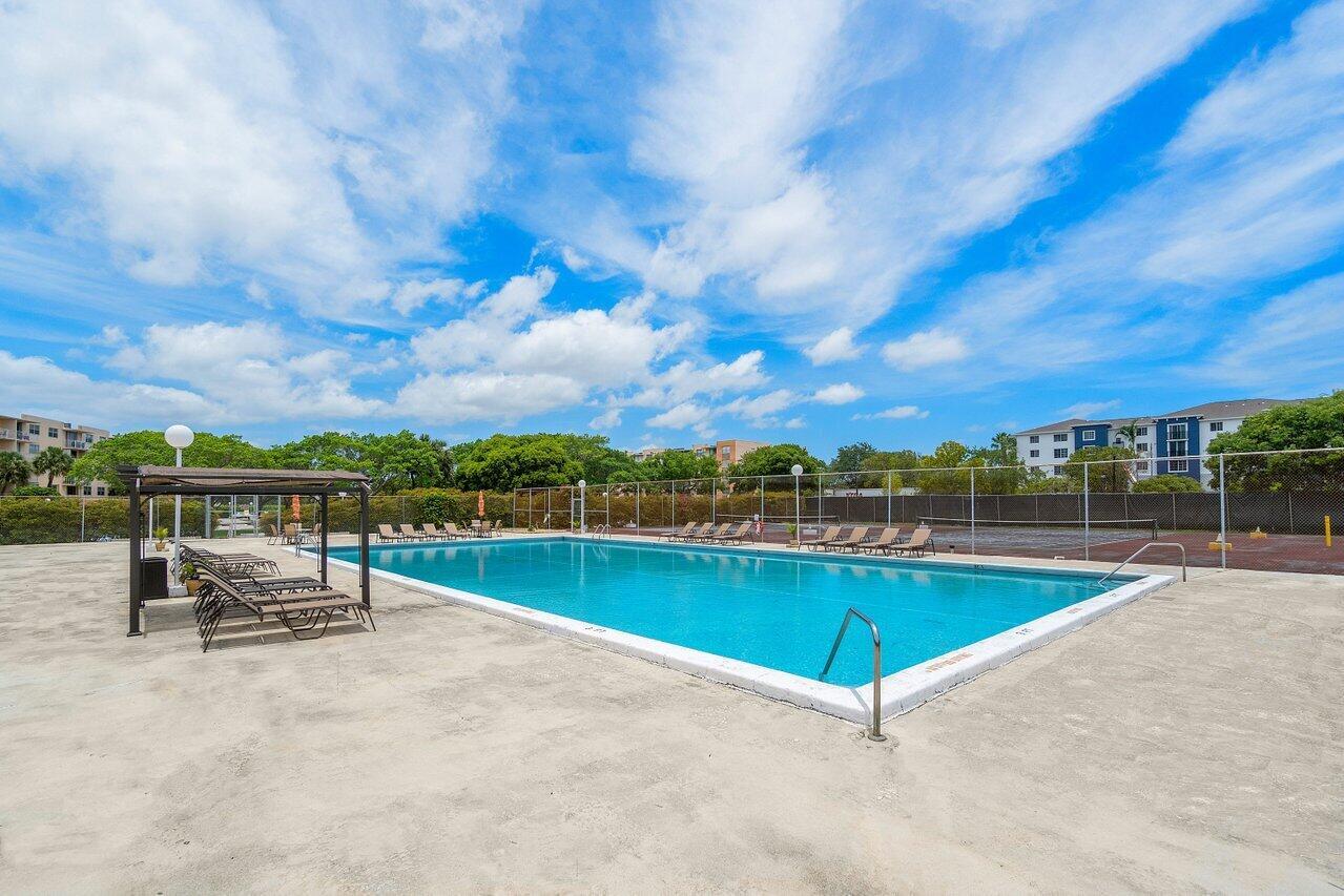 480 Executive Center Drive 1b