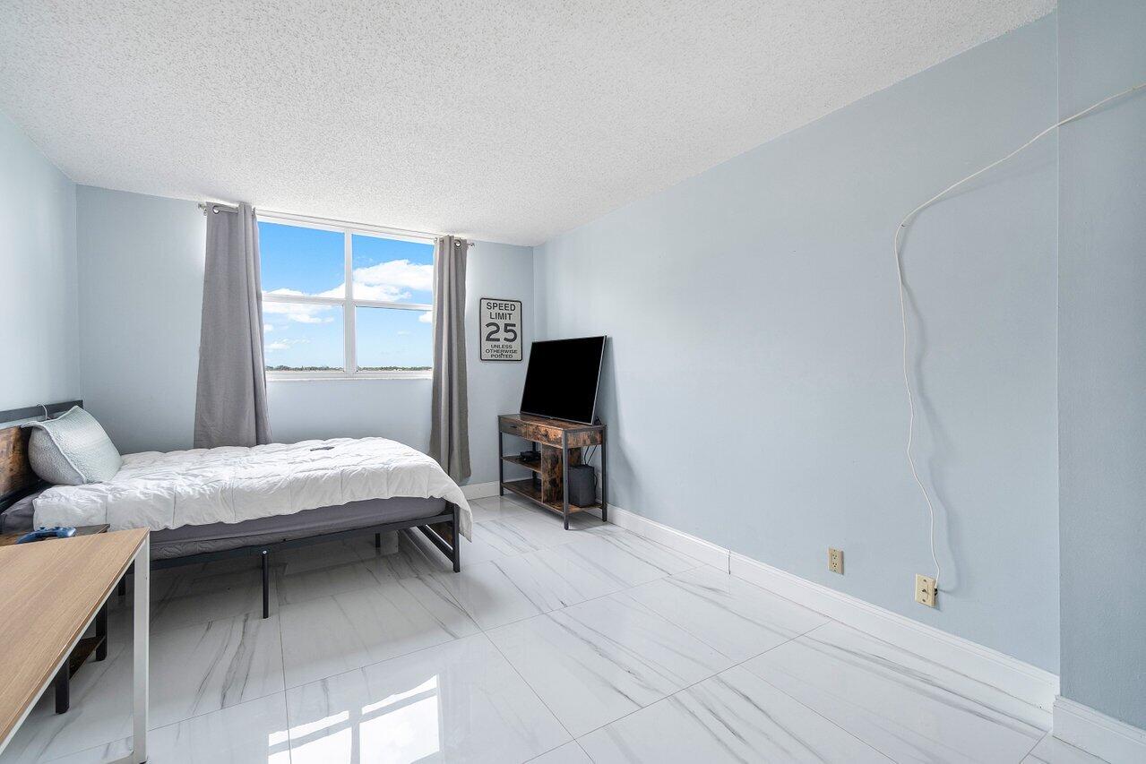 480 Executive Center Drive 1b