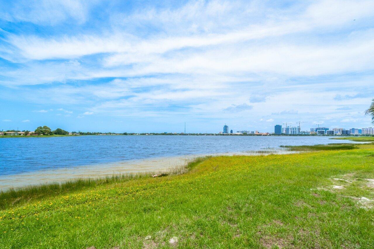 480 Executive Center Drive 1b