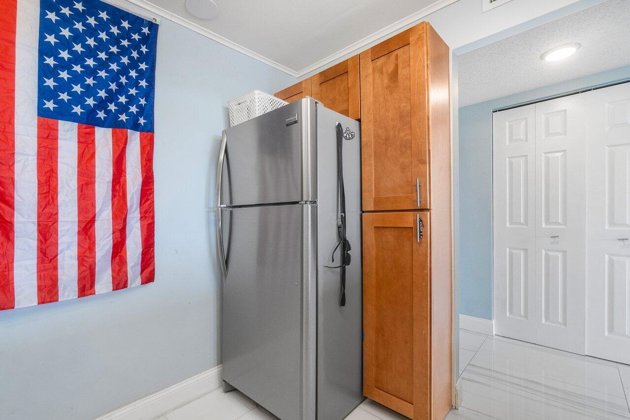 480 Executive Center Drive 1b