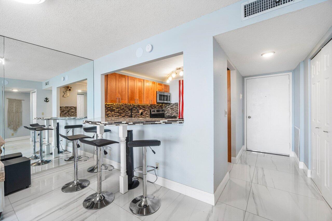 480 Executive Center Drive 1b