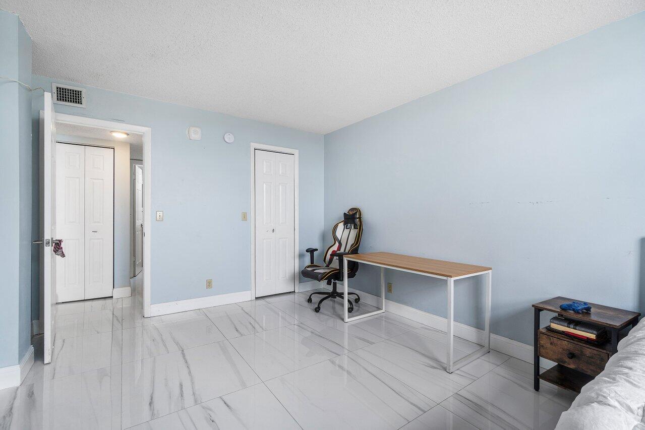 480 Executive Center Drive 1b