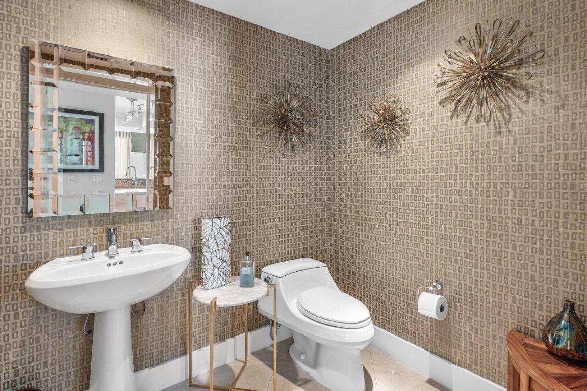 1 N Ocean Boulevard 1607