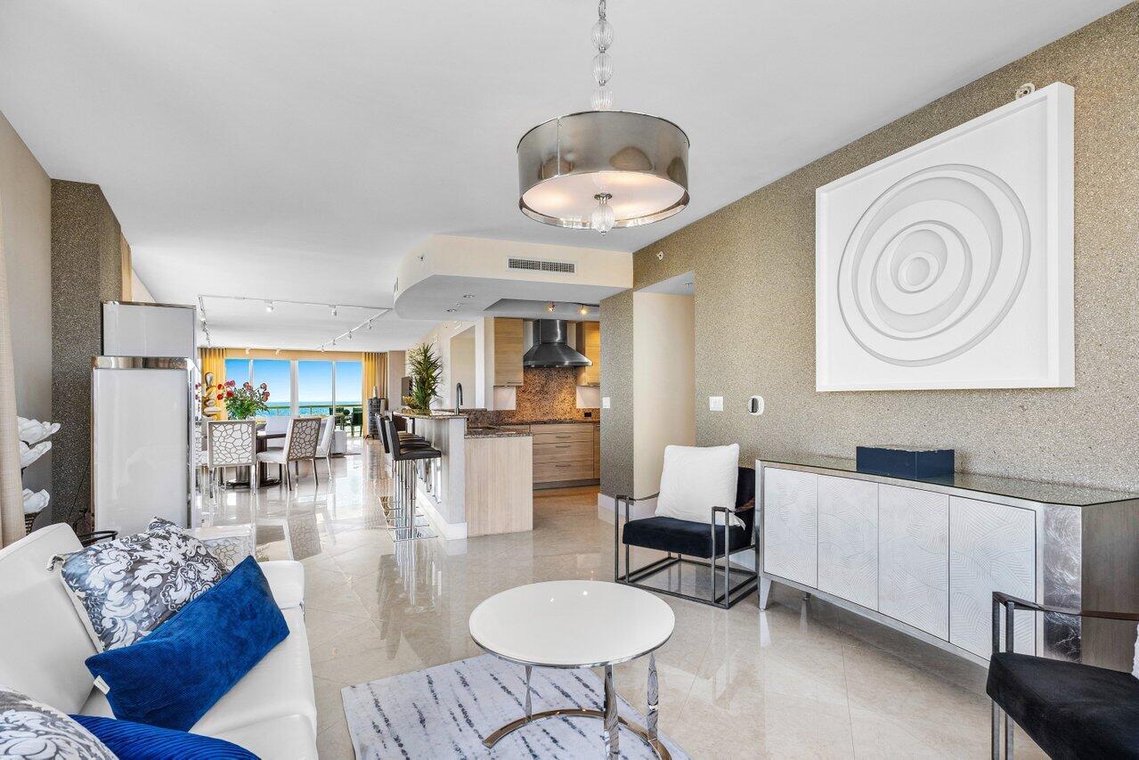 1 N Ocean Boulevard 1607