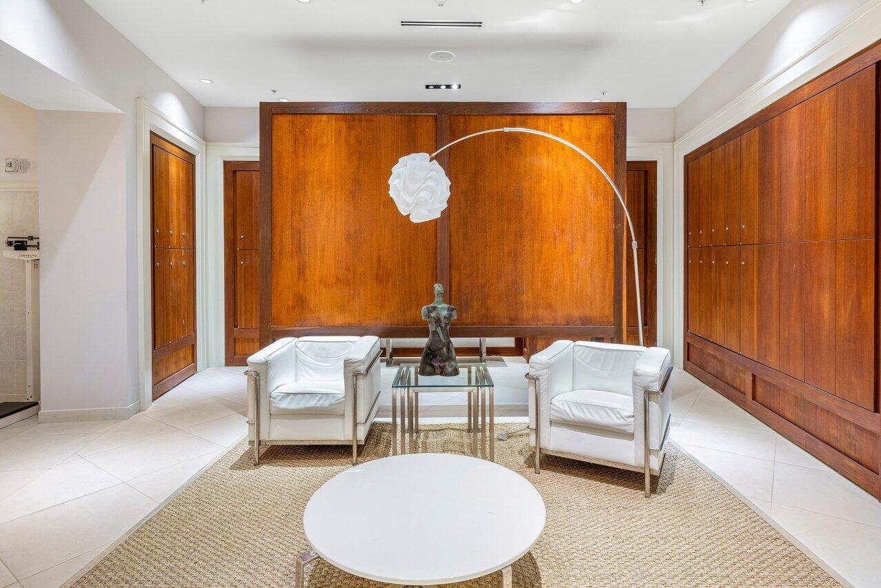 1 N Ocean Boulevard 1607