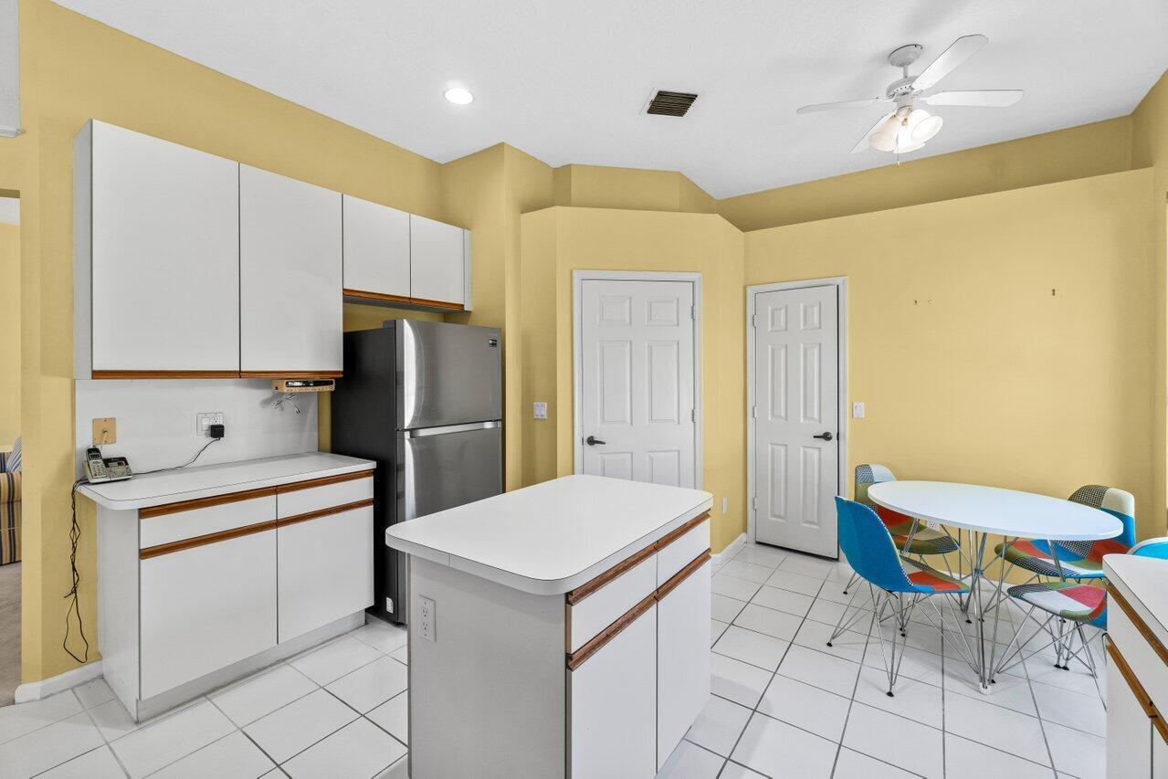 12811 Hyland Circle