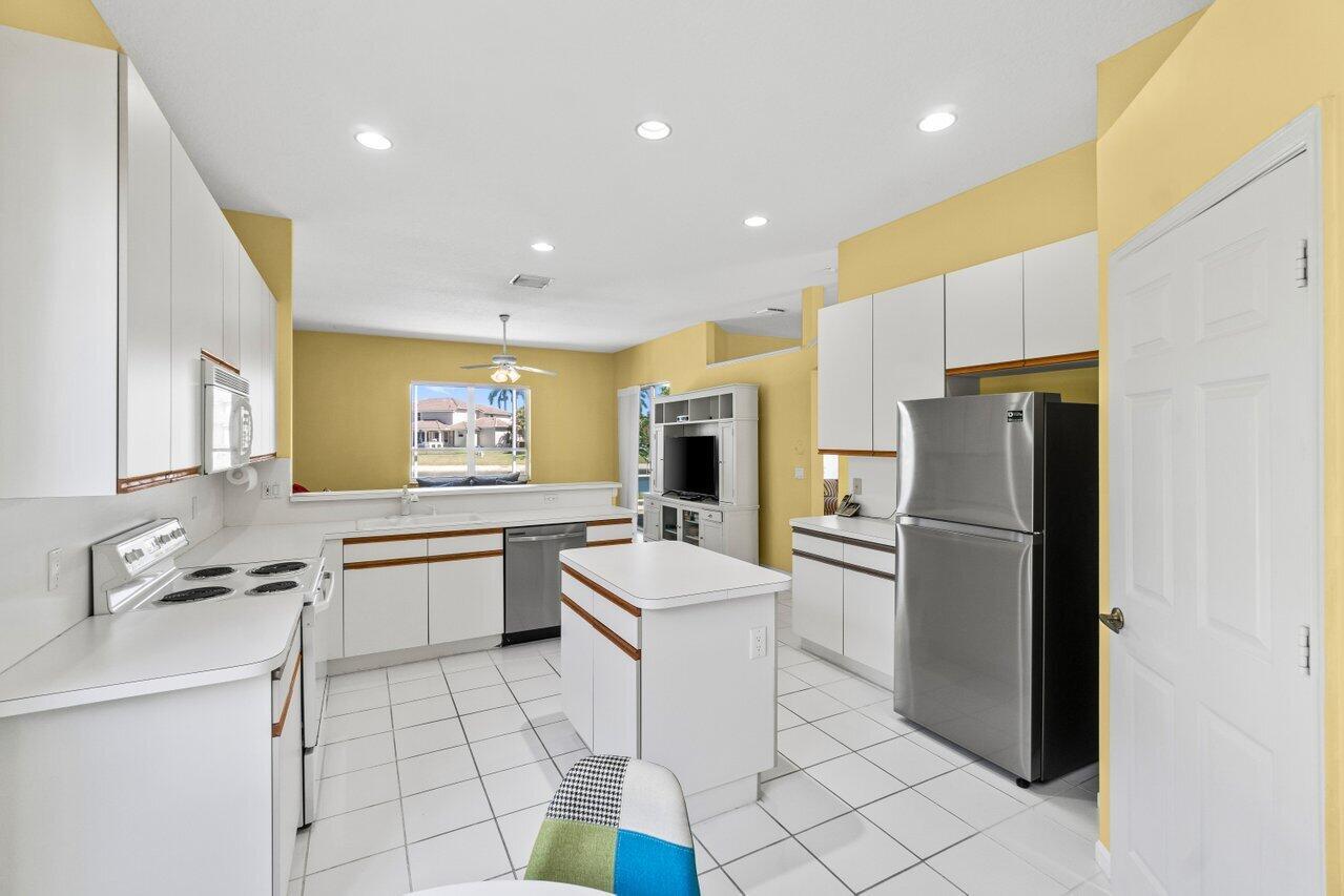 12811 Hyland Circle