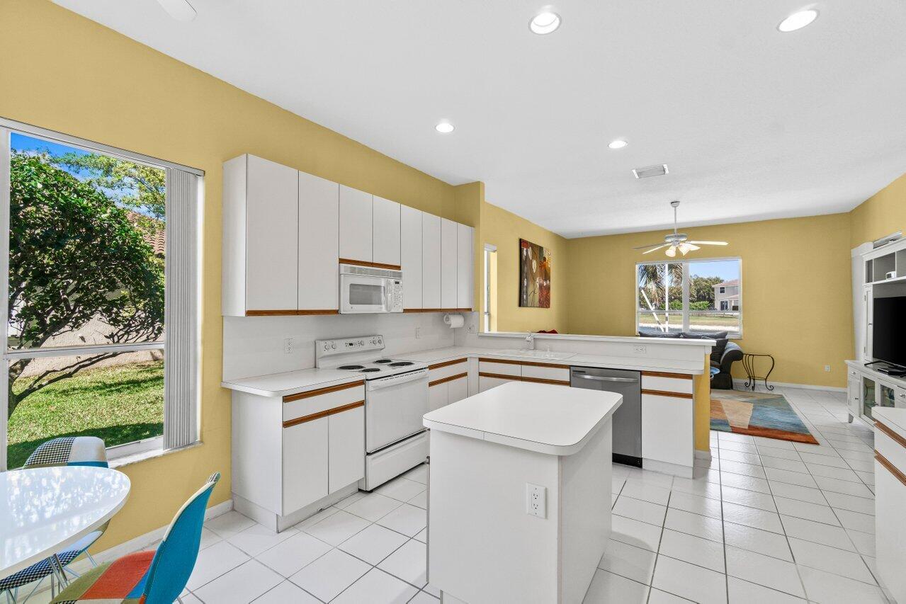 12811 Hyland Circle