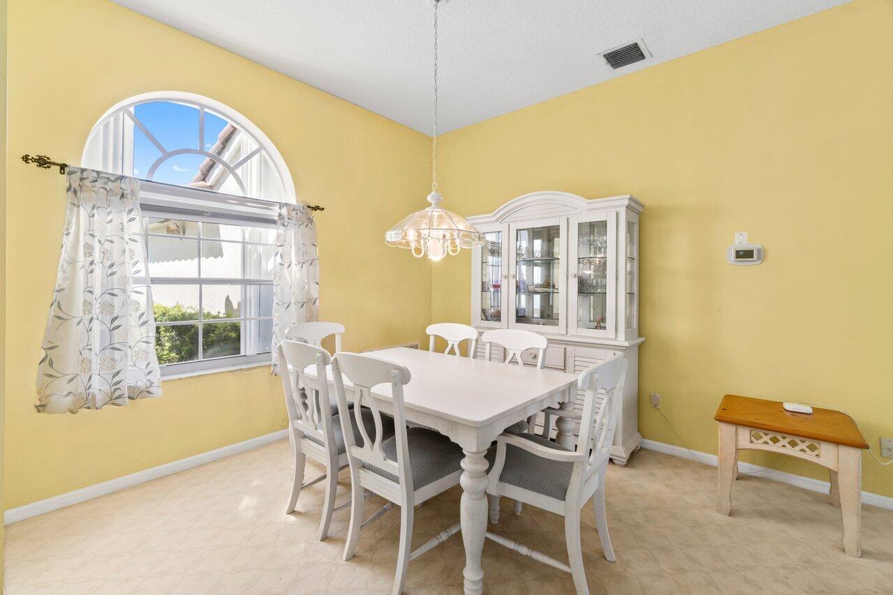 12811 Hyland Circle