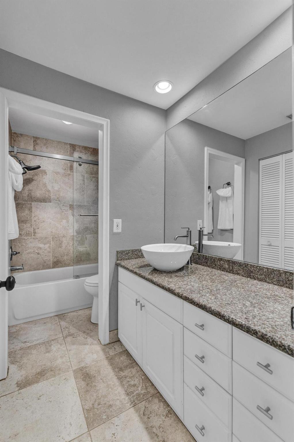 301 Del Rio Boulevard