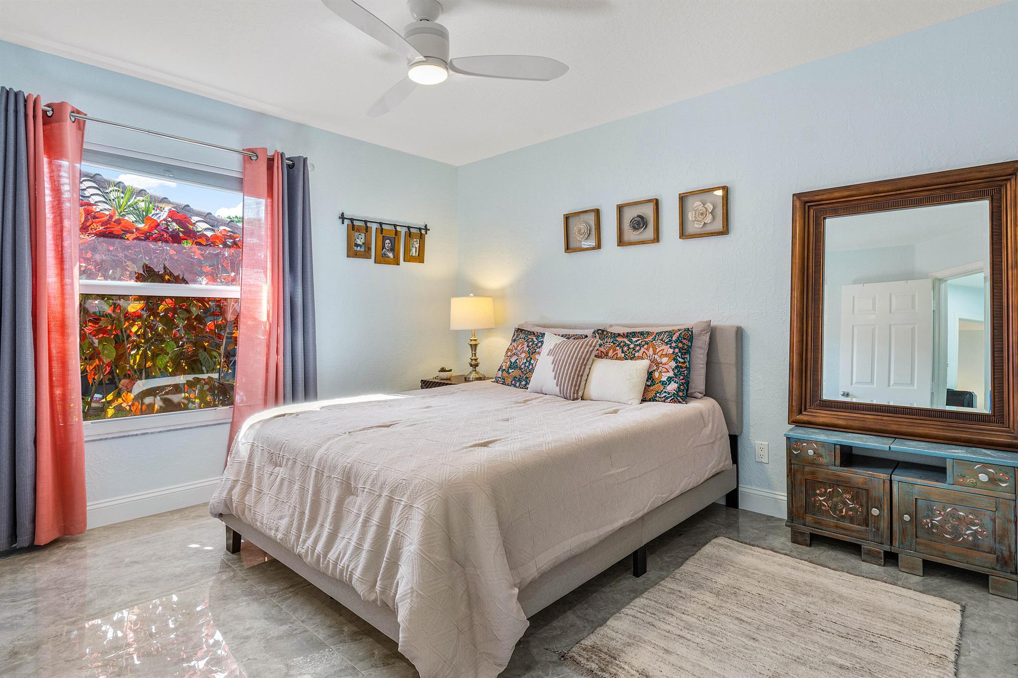 10727 Avenida Santa Ana