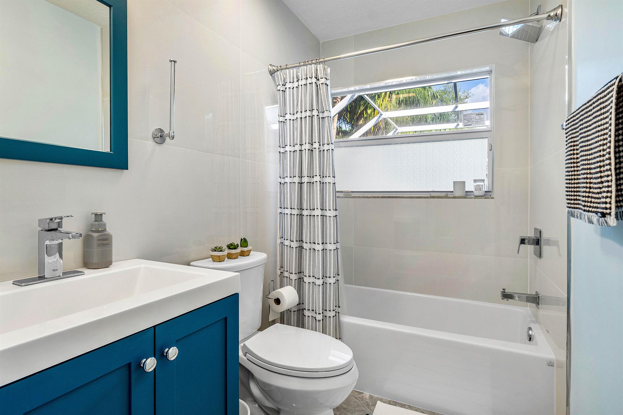 10727 Avenida Santa Ana