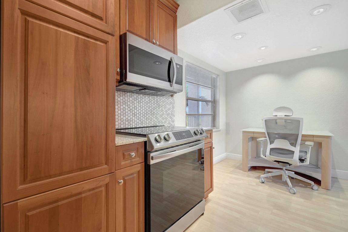 689 NE 6th Court 3070, Boynton Beach Unit: 3070