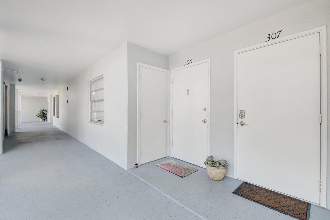 689 NE 6th Court 3070, Boynton Beach Unit: 3070