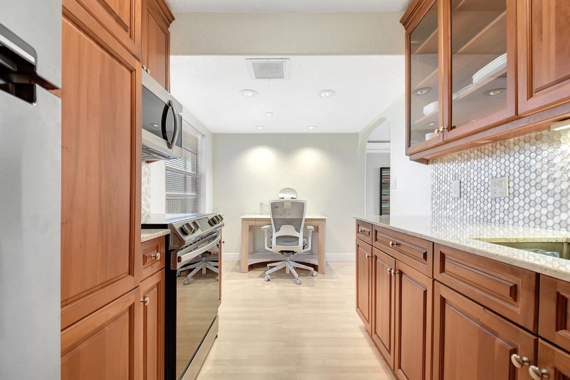 689 NE 6th Court 3070, Boynton Beach Unit: 3070